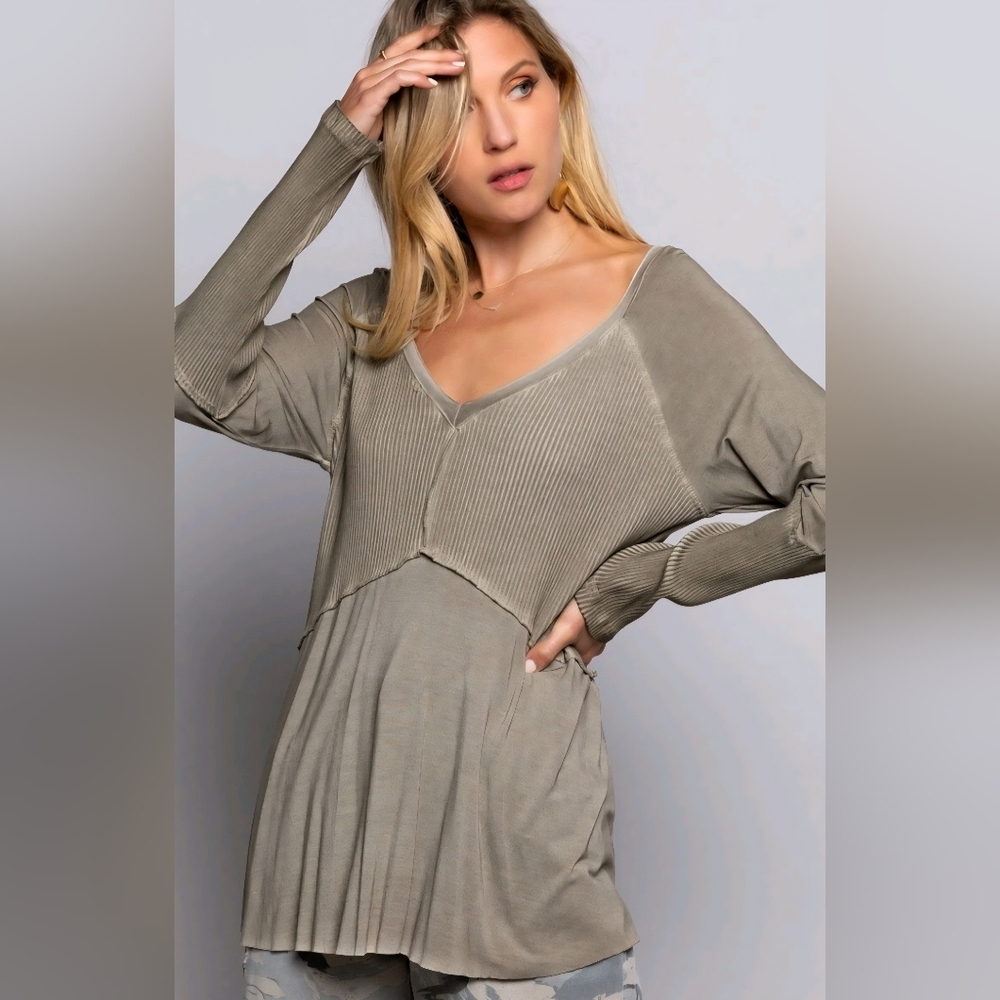 POL Sage Green Mineral Washed Long‎ Sleeved V-Neck Tunic - Size Large